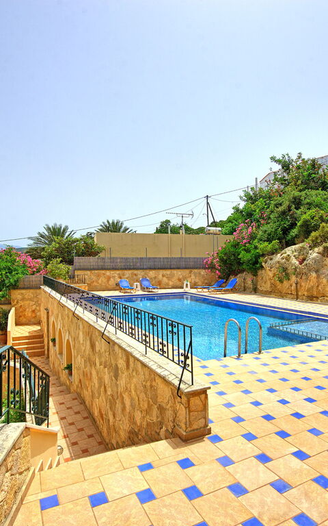 Villa Sevi Grande: bassin, Jardin