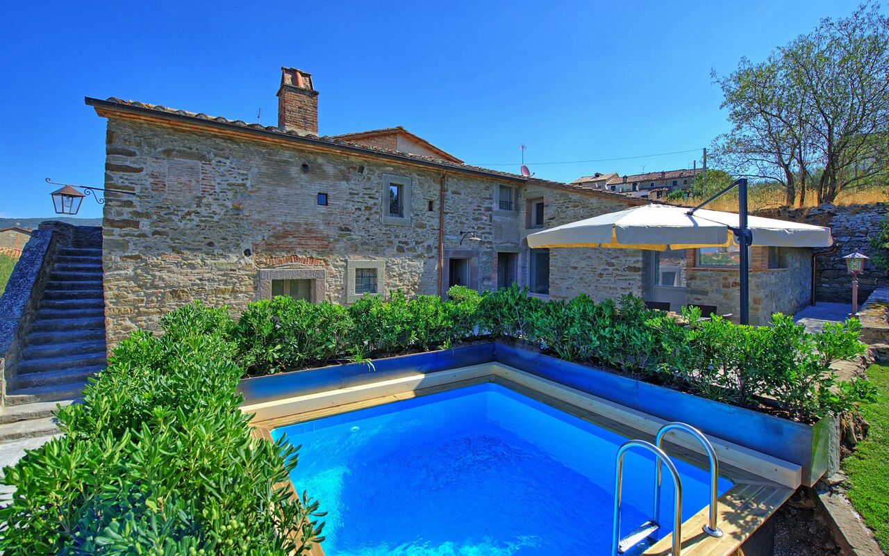 Casa La Fonte: bassin, Extérieur