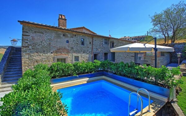 Casa la Fonte: bassin, Extérieur