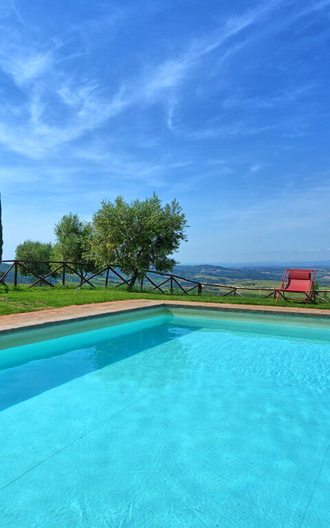 Casale Santa Francesca: bassin, Extérieur