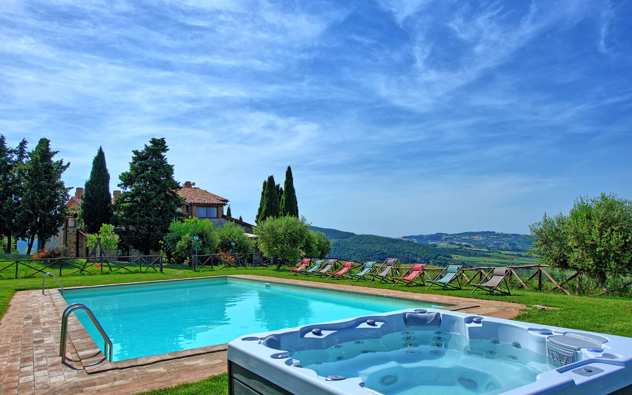 Casale Santa Francesca: bassin, Extérieur, Jardin