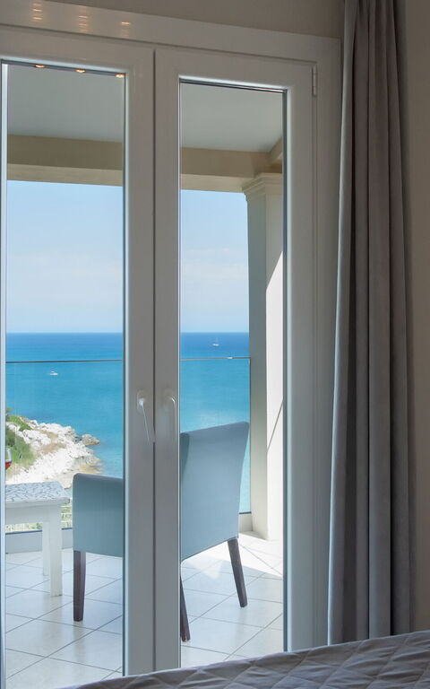 Beachfront Villa Seasun: chambre à coucher