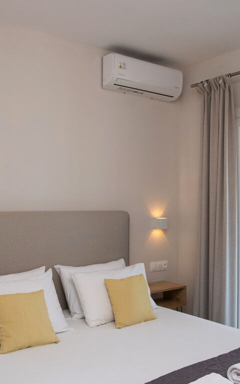 Beachfront Villa Seasun: chambre à coucher