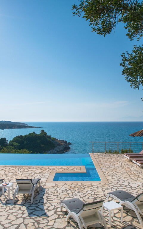 Beachfront Villa Seasun: bassin, Extérieur, Vues