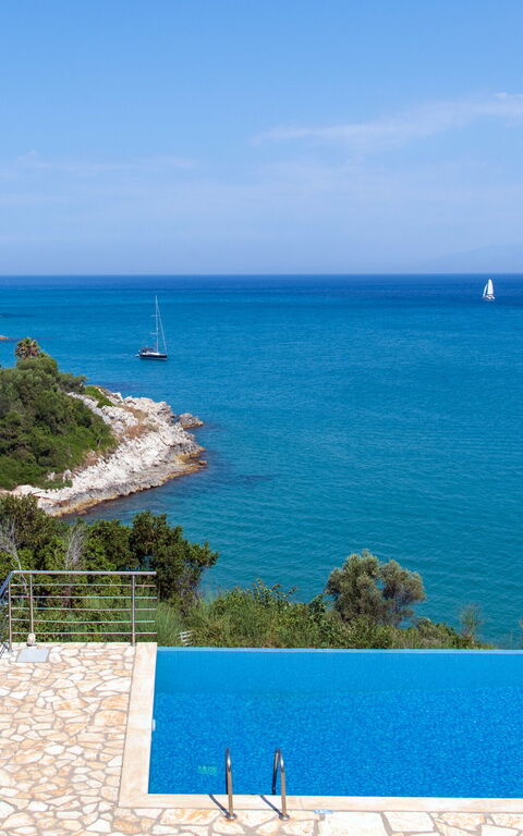 Beachfront Villa Seasun: bassin, Extérieur, Vues
