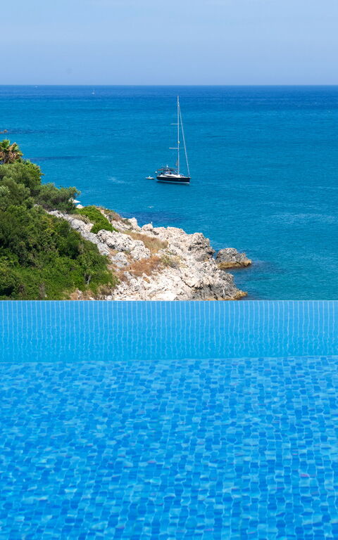 Beachfront Villa Seasun: bassin, Extérieur, Vues