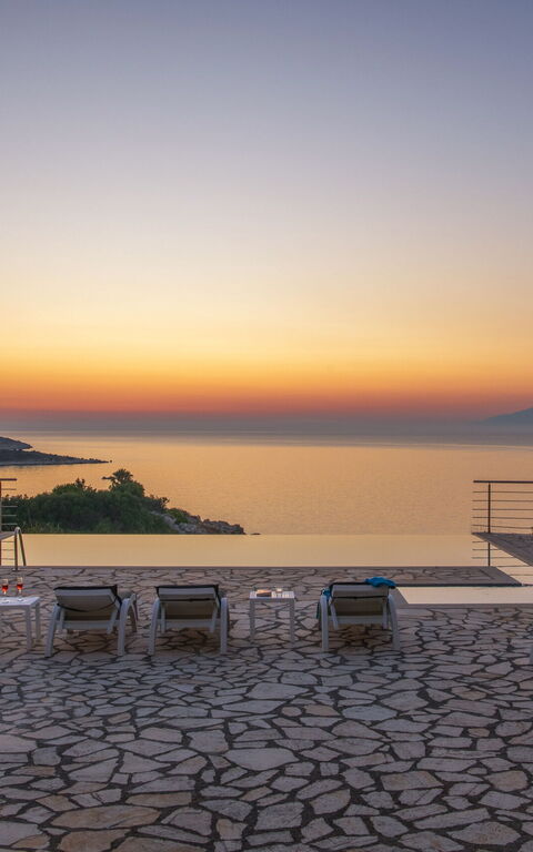 Beachfront Villa Seasun: bassin, Extérieur, Vues