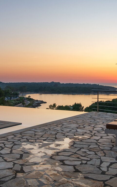 Beachfront Villa Seasun: bassin, Extérieur, Vues