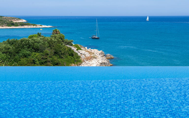 Beachfront Villa Seasun: bassin, Extérieur, Vues