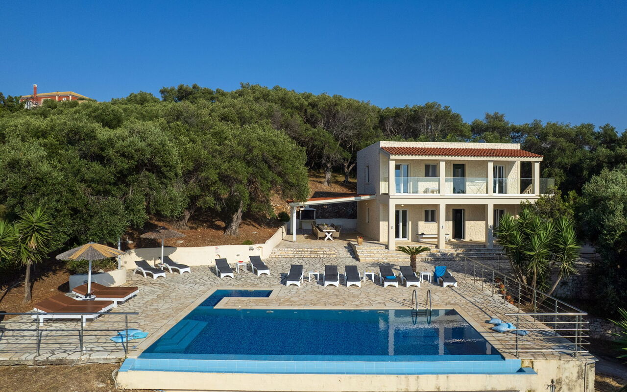 Beachfront Villa Seasun: bassin, Vues