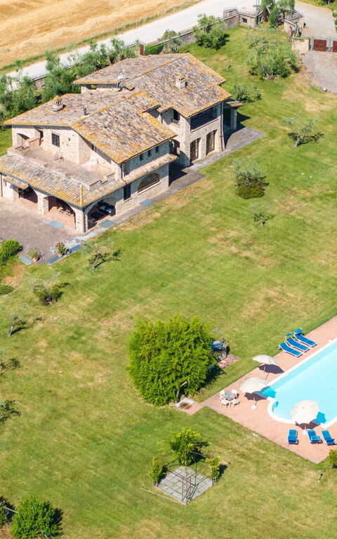 Villa Assisi: bassin, Jardin