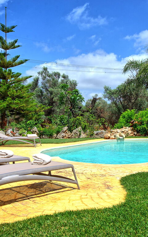 Trullo Santo Stefano: bassin, Extérieur, Jardin