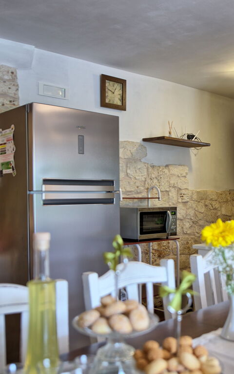 Trullo Santo Stefano: Cuisine, Salle à manger, Salon