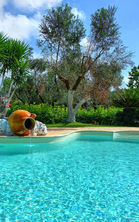 Lamia Santo Arcangelo: bassin, Extérieur, Jardin