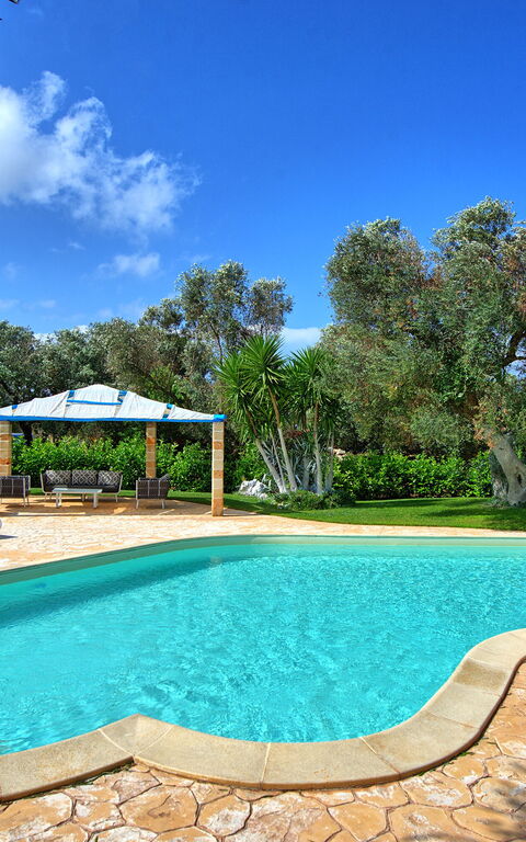 Lamia Santo Arcangelo: bassin, Extérieur, Jardin