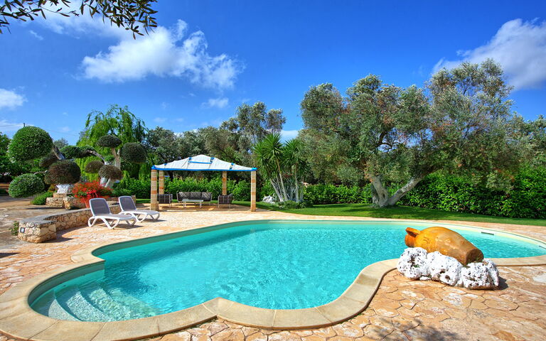 Lamia Santo Arcangelo: bassin, Extérieur, Jardin