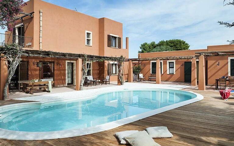 Villa Arangea: bassin, Extérieurs