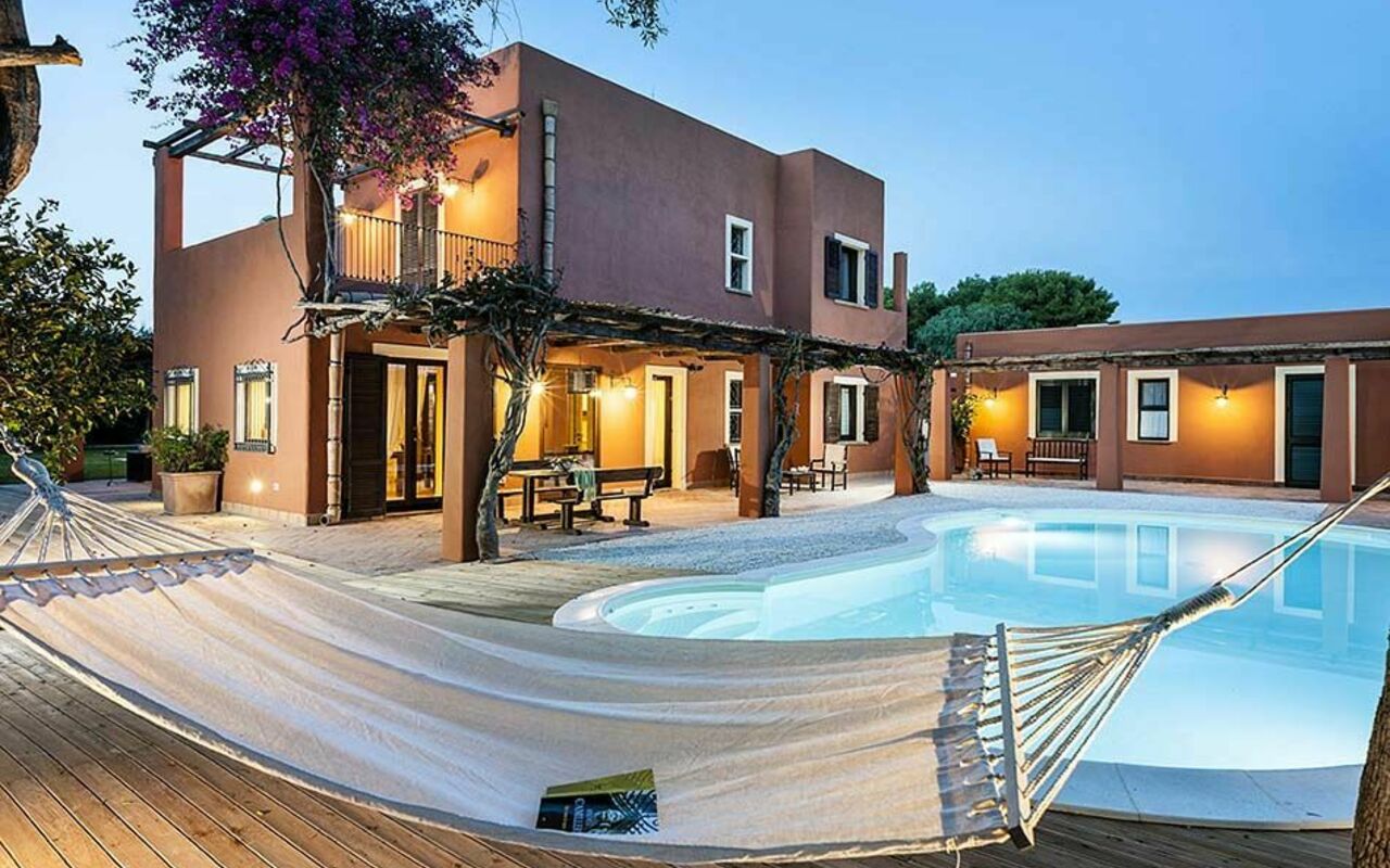 Villa Arangea: bassin, Extérieurs