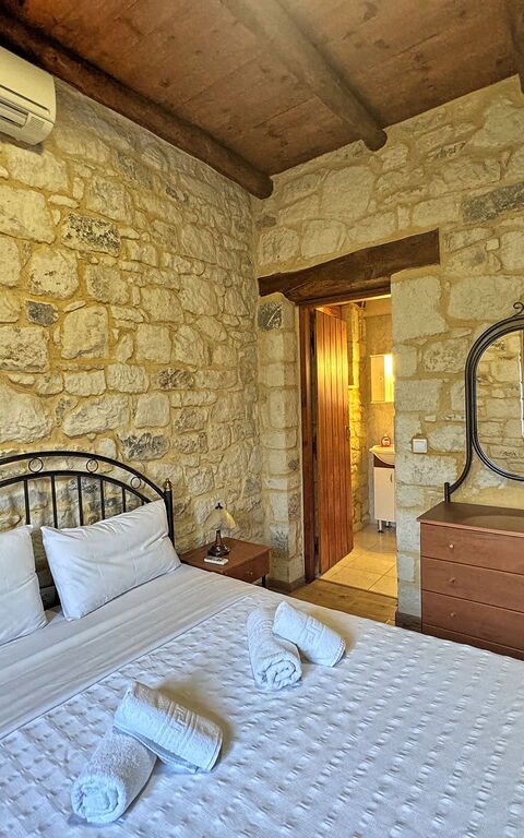 Villa Nipos: chambre à coucher