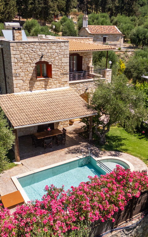 Villa Nipos: bassin, Extérieur, Jardin