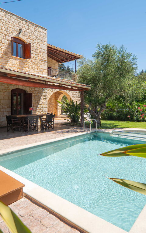 Villa Nipos: Balcon / Terrasse / Patio, bassin, Extérieur, Extérieurs, Jardin