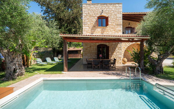 Villa Nipos: Balcon / Terrasse / Patio, bassin, Extérieur, Extérieurs, Jardin
