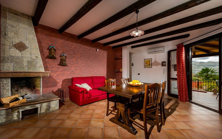Villa Del Golfo: Cuisine, Salle à manger, Salon