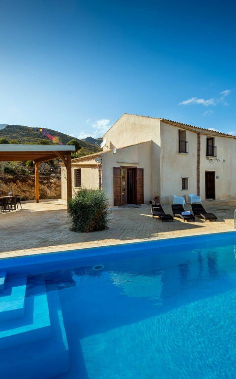 Villa Le Muse: bassin, Extérieur