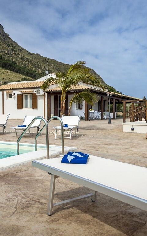 Villa Mare e Monti: bassin, Extérieur