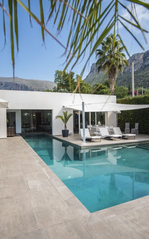 Villa Denari: bassin, Extérieur