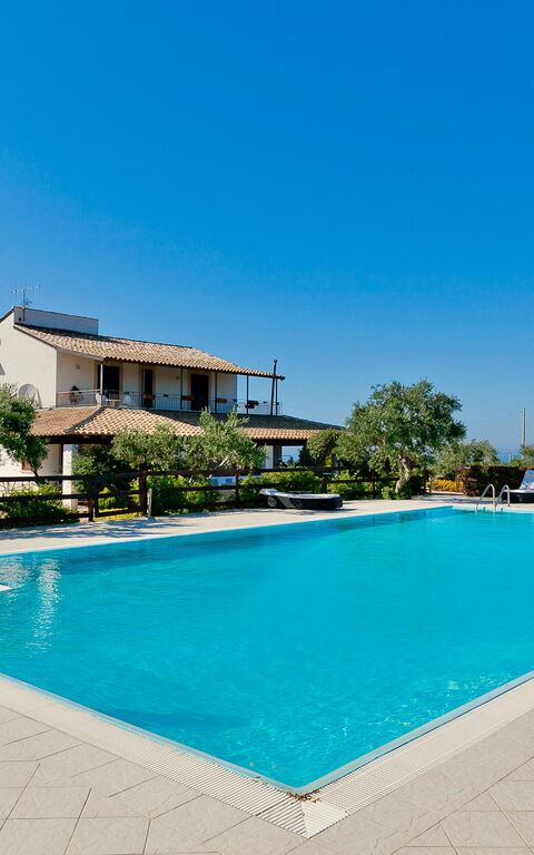 Tenutersa: bassin, Extérieur, Extérieurs