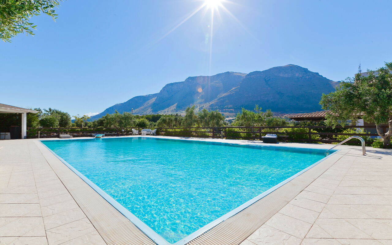 Tenutersa: bassin, Extérieur, Extérieurs