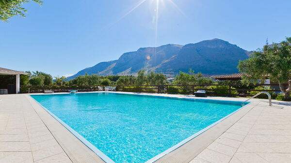 Tenutersa: bassin, Extérieur, Extérieurs