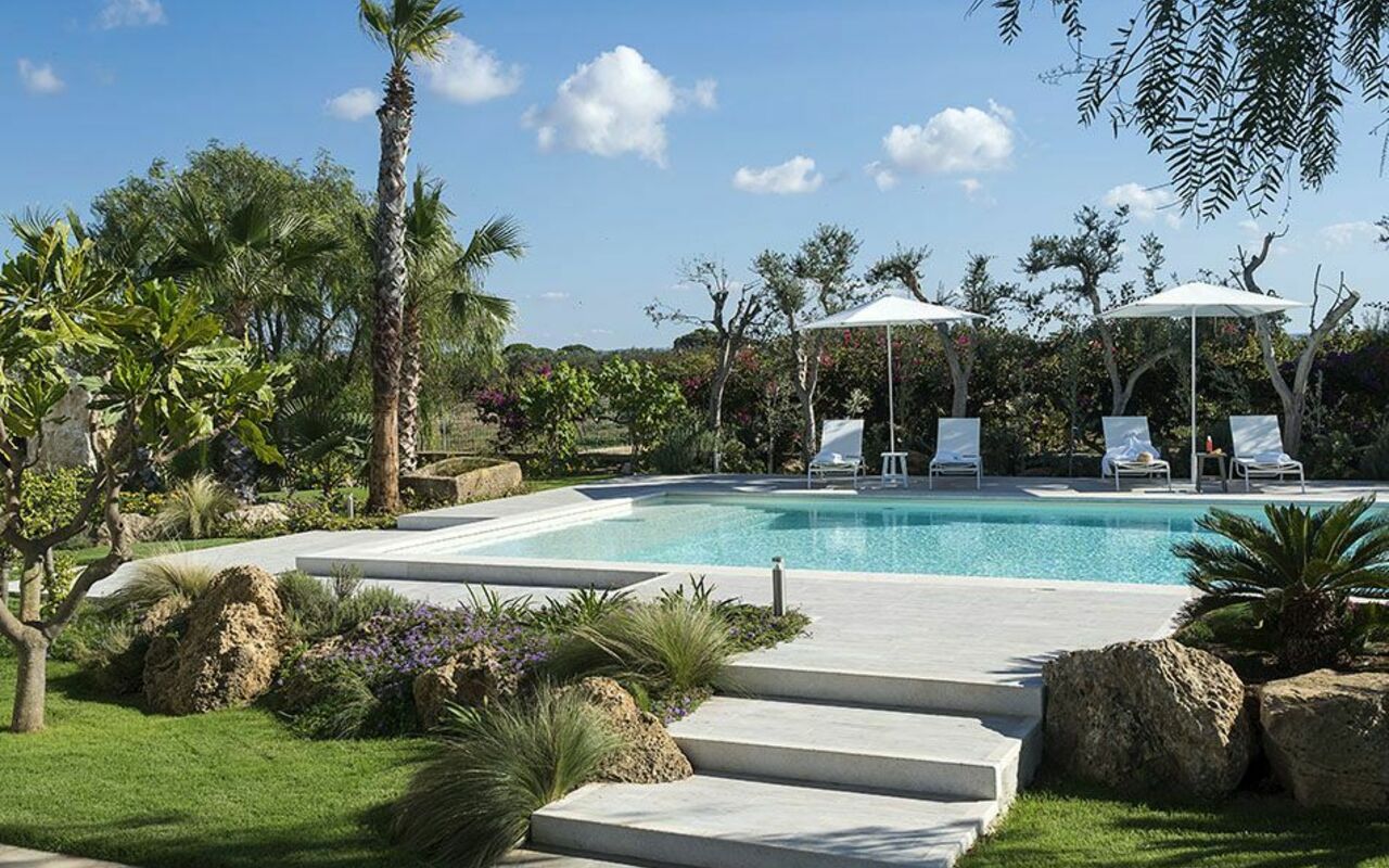 Villa Salinella: bassin, Jardin