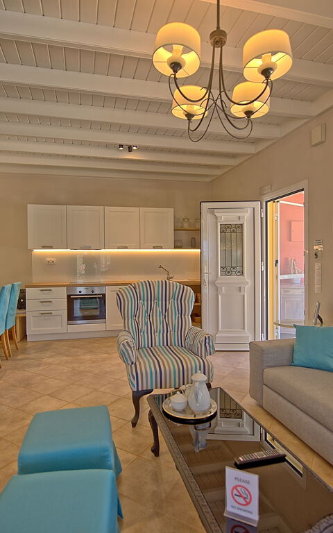 Beach Villa Joanna: Cuisine, Salle à manger, Salon