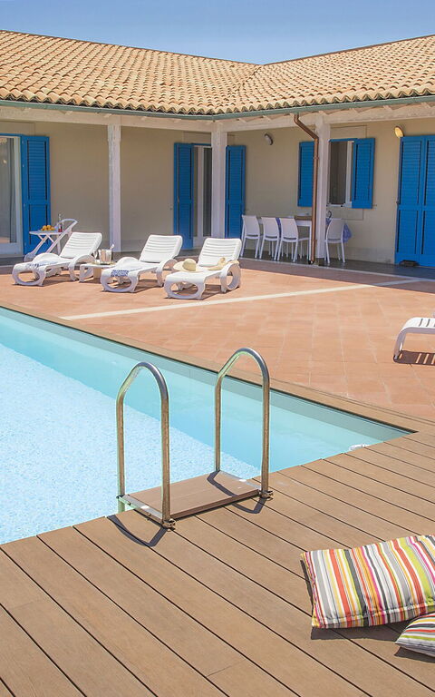 Villa Ala: bassin, Extérieur