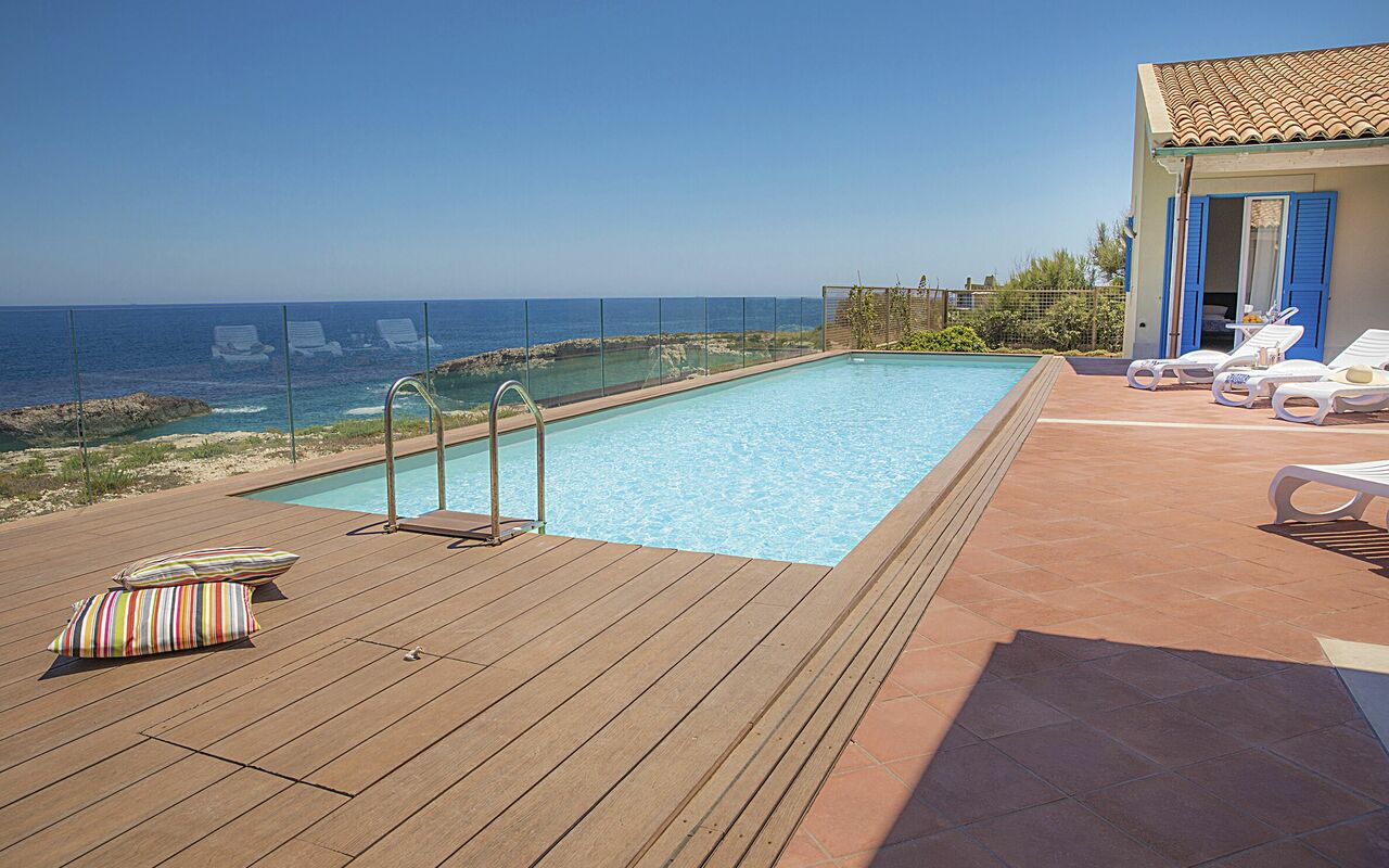 Villa Ala: bassin, Extérieur