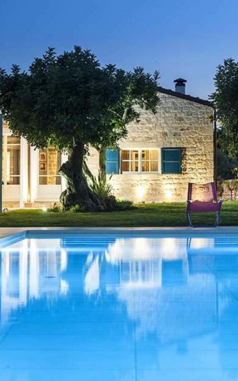 Villa Casi o Cantu: bassin, Extérieur