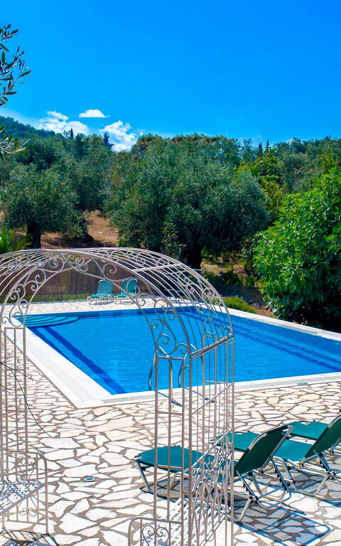 Villa Di Giovanni: bassin, Extérieur