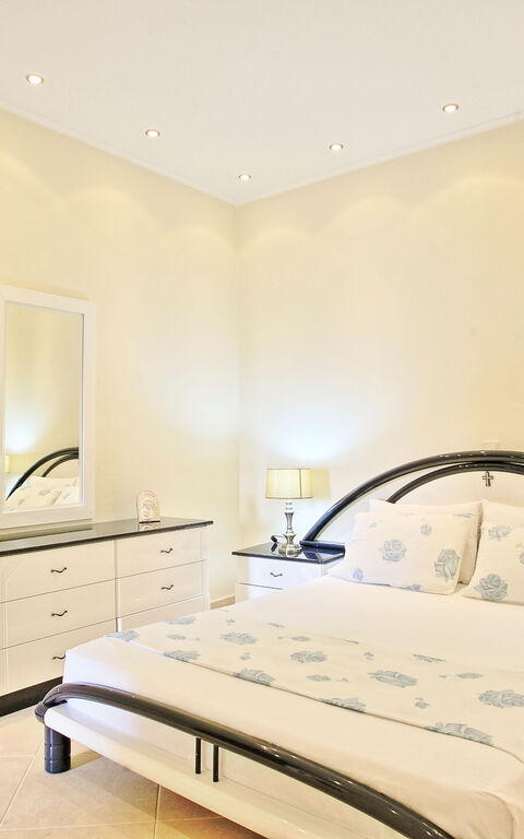 Acharavi Beach Villa: chambre à coucher