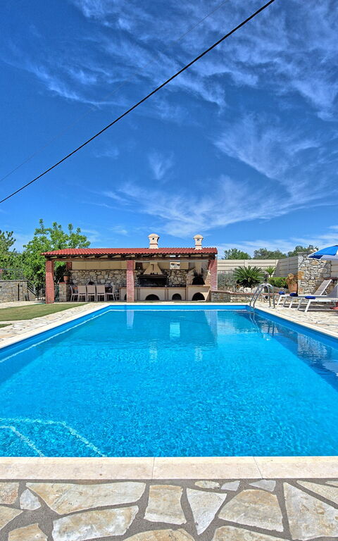 Acharavi Beach Villa: bassin, Extérieur