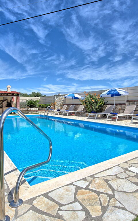 Acharavi Beach Villa: bassin, Été, Extérieur, Jardin