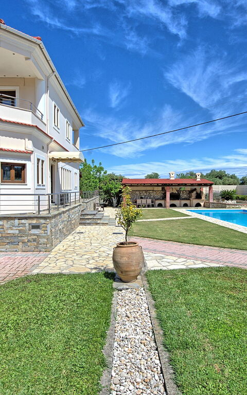 Acharavi Beach Villa: Extérieur, Jardin