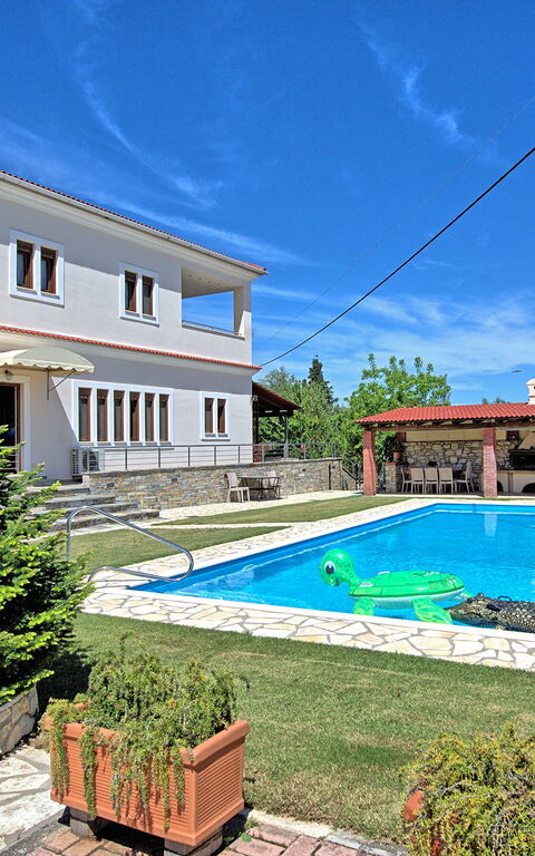 Acharavi Beach Villa: Extérieur, Jardin