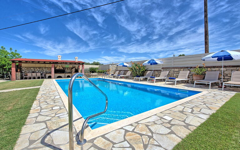 Acharavi Beach Villa: bassin, Été, Extérieur, Jardin