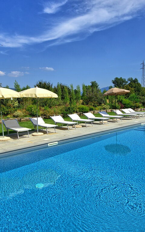 Villa Cangeli: bassin, Extérieur