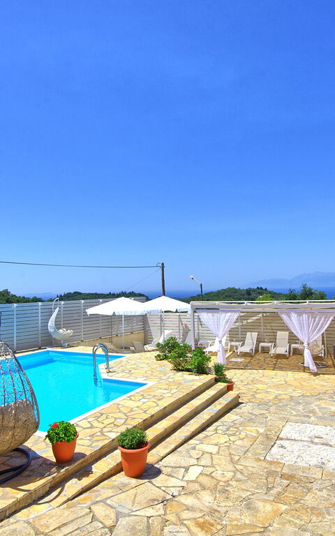 Villa Giador: bassin, Extérieur