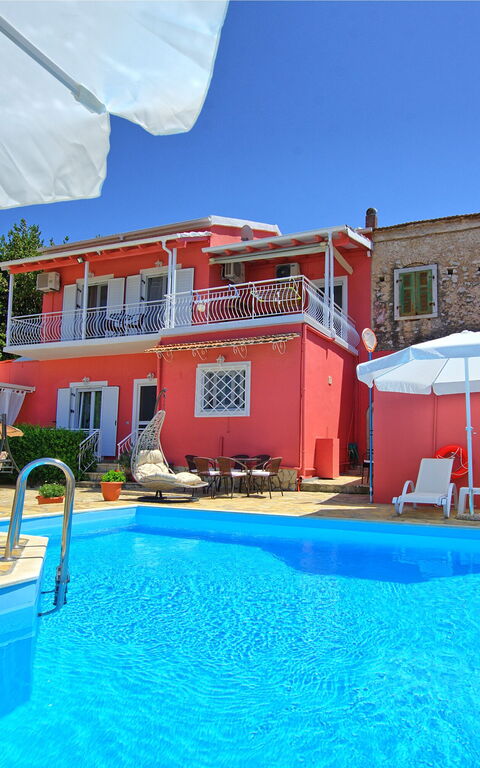 Villa Giador: bassin, Extérieur