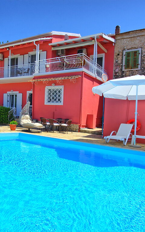 Villa Giador: bassin, Extérieur