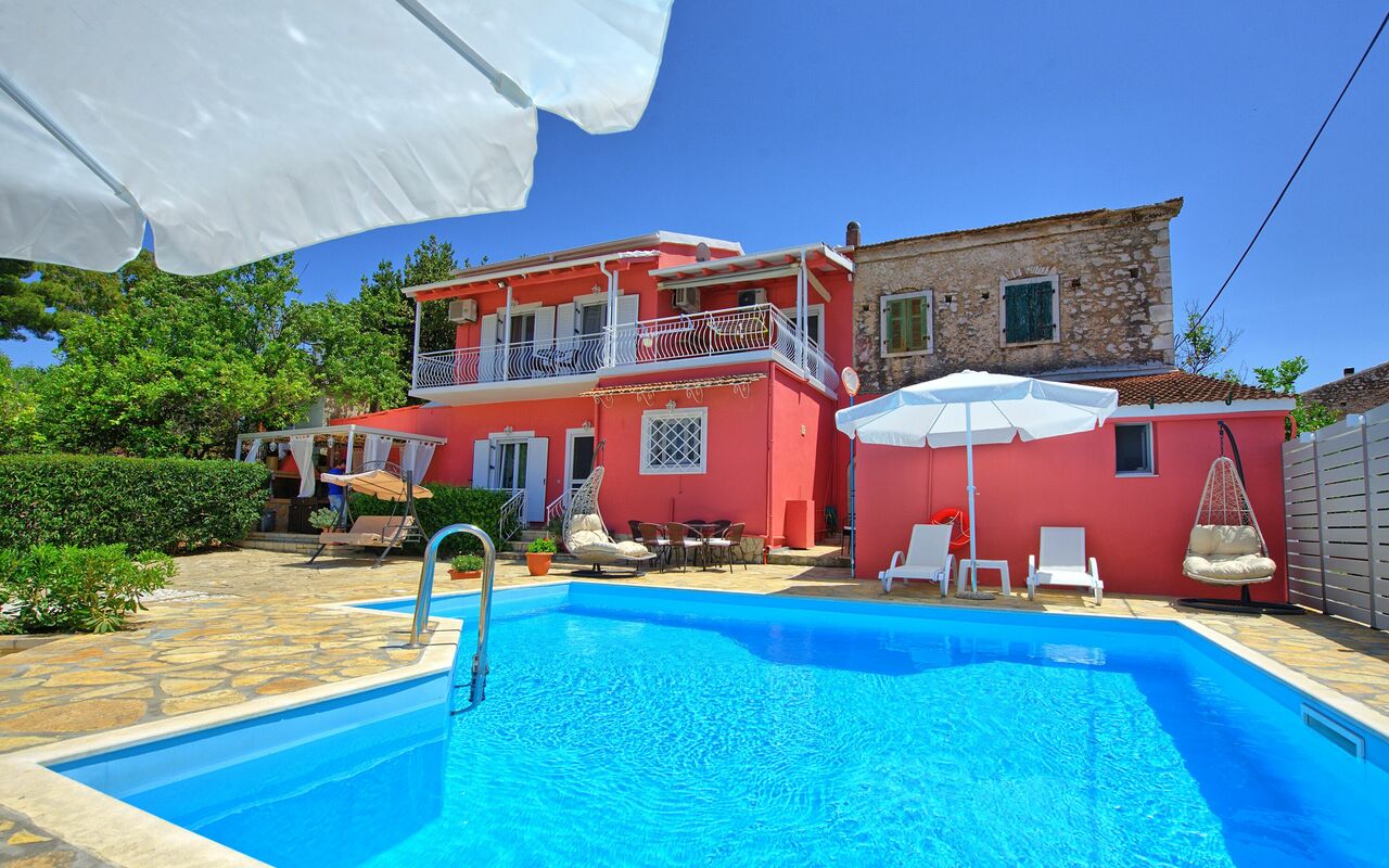 Villa Giador: bassin, Extérieur